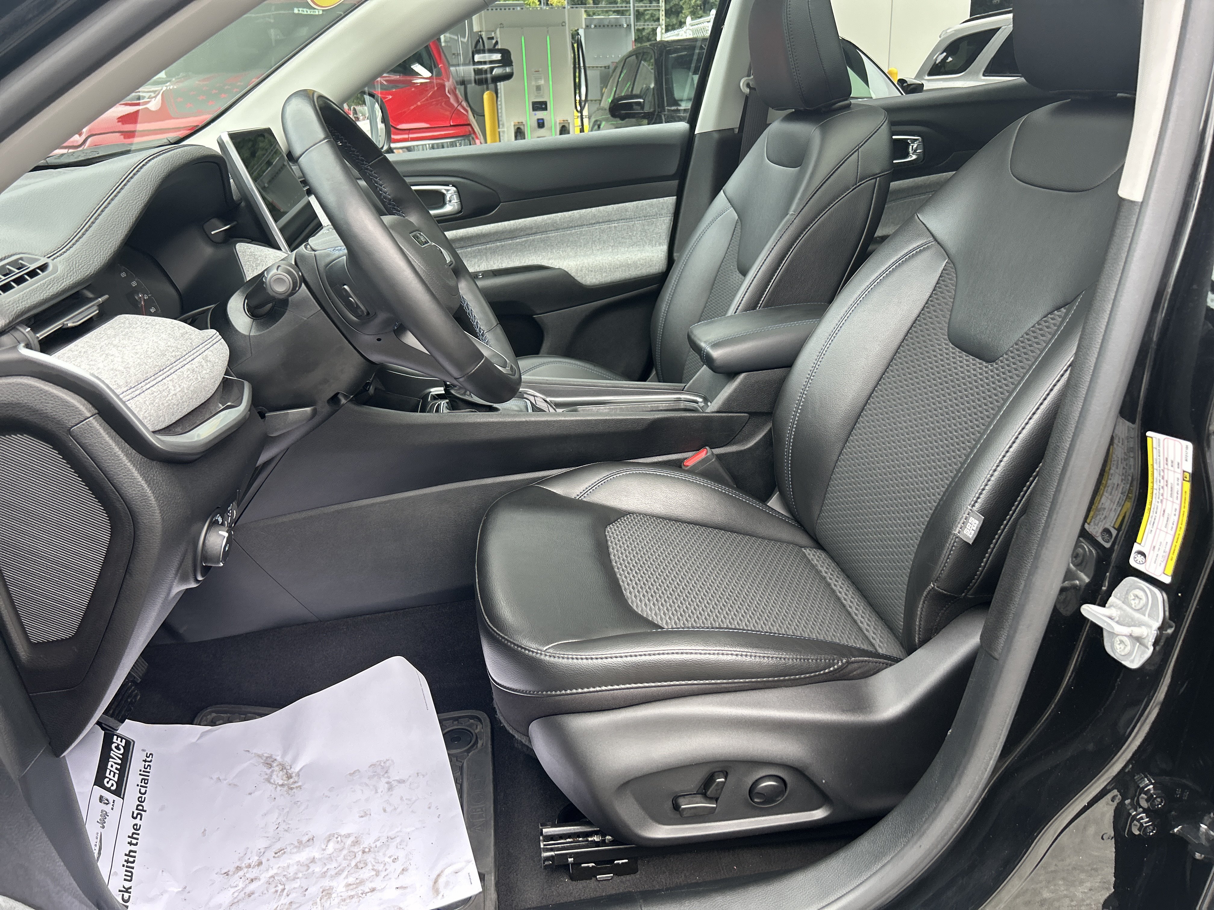 Certified 2022 Jeep Compass Latitude w/ Sun and Sound Group AWD/4WD image 14