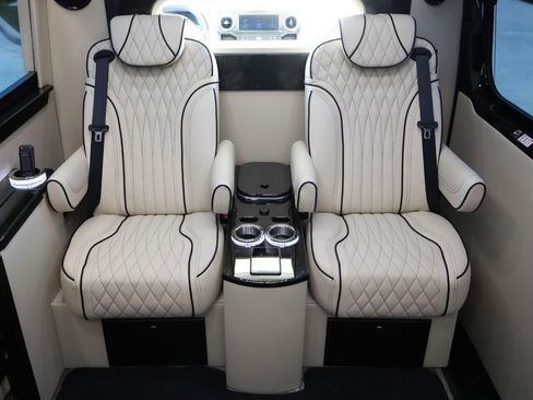 Used 2024 Mercedes-Benz Sprinter 3500 image 18