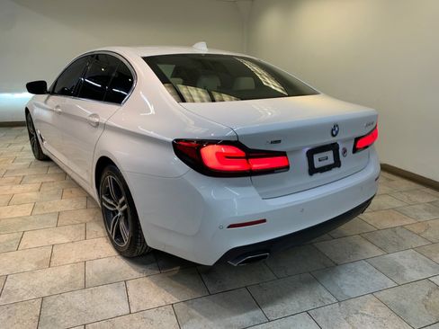 Used 2022 BMW 530i xDrive w/ Premium Package image 5