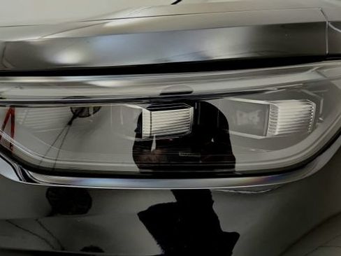 Used 2025 Volkswagen Tiguan SE R-Line AWD/4WD image 19