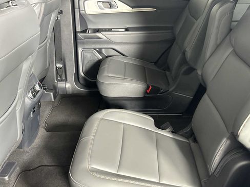 Used 2026 Ford Explorer Active w/ Active Comfort Package RWD image 23
