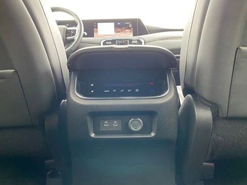 New 2025 Nissan Armada SL w/ Captain's Chari Seat Package image 20