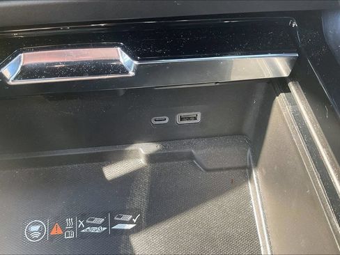 Used 2025 GMC Yukon Denali Ultimate AWD/4WD image 16