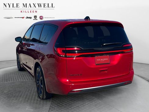 New 2026 Chrysler Pacifica Select image 14