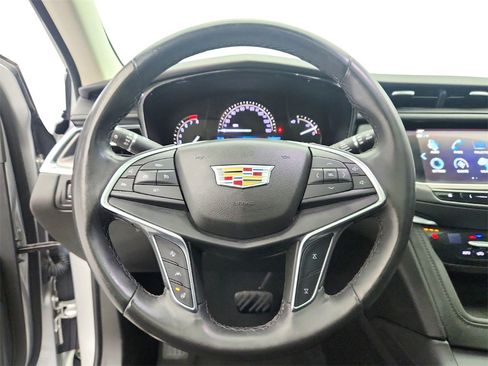 Used 2018 Cadillac XT5 Luxury w/ Driver Awareness Package image 15