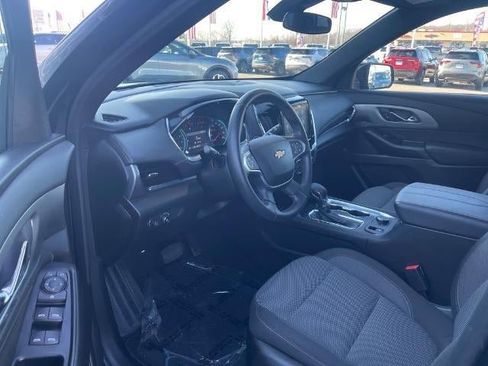 Used 2023 Chevrolet Traverse LT image 7
