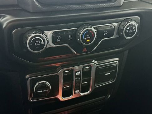 Used 2018 Jeep Wrangler Unlimited Sport S image 18