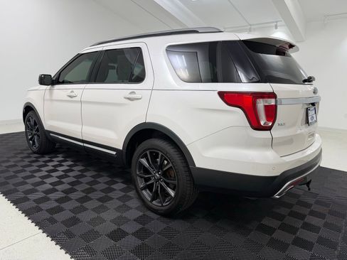 Used 2017 Ford Explorer XLT w/ Equipment Group 202A AWD/4WD image 5