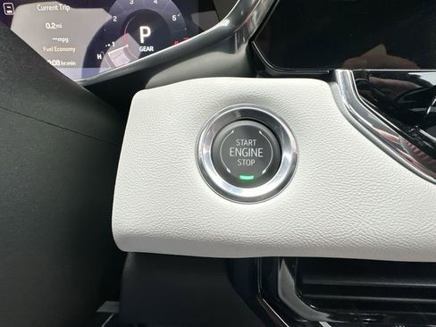 Used 2025 GMC Canyon AT4 w/ AT4X Package image 17