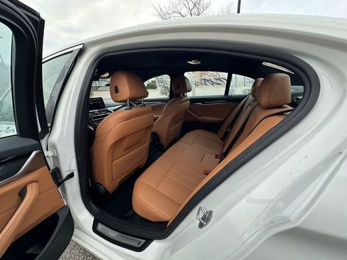 Used 2022 BMW 530i w/ Convenience Package image 18