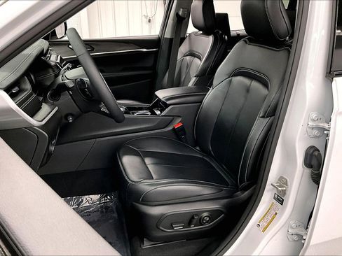 Used 2023 Jeep Grand Cherokee L Limited w/ Luxury Tech Group II AWD/4WD image 23