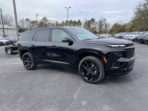 Used 2024 Chevrolet Traverse RS image 3