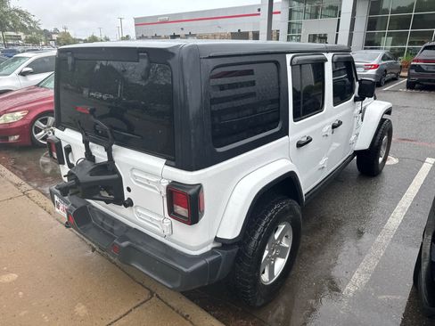 Used 2020 Jeep Wrangler Unlimited Sahara image 4