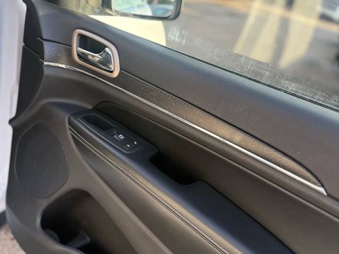 Used 2016 Jeep Grand Cherokee Limited image 29