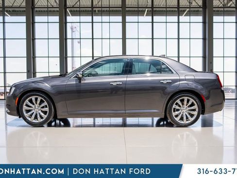 Used 2018 Chrysler 300 Limited w/ Safetytec Plus Group RWD image 2