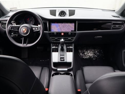 Certified 2025 Porsche Macan AWD/4WD image 21