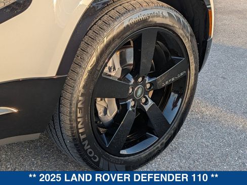 Used 2025 Land Rover Defender 110 X-Dynamic SE image 12