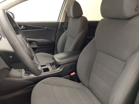 Used 2018 Kia Sorento LX image 17