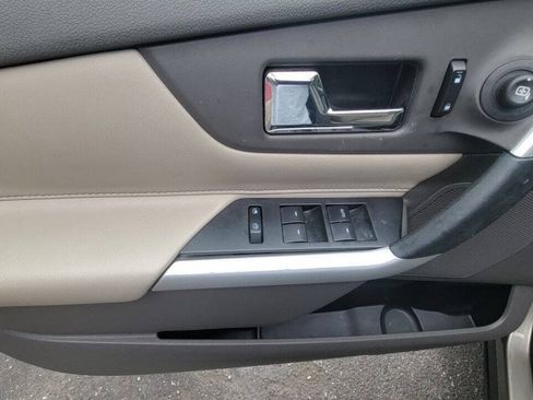 Used 2013 Ford Edge SEL FWD image 18