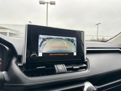 Used 2025 Toyota RAV4 XLE image 17