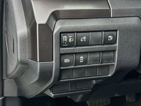 Used 2025 Toyota 4Runner SR5 AWD/4WD image 17