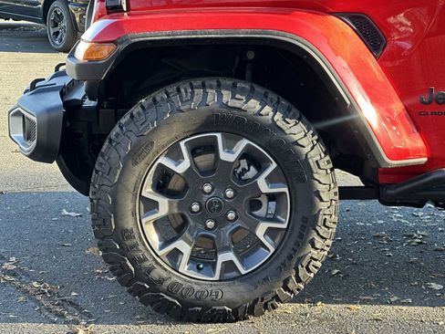 New 2025 Jeep Gladiator Sport w/ Premium Package image 17