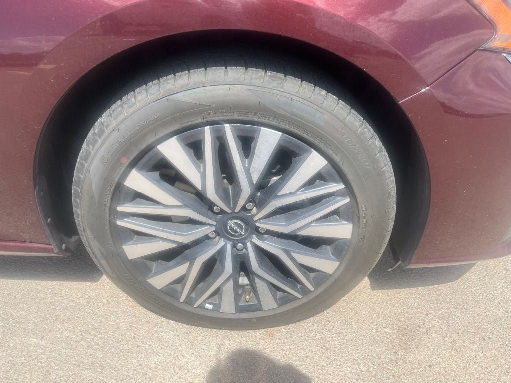 Used 2025 Nissan Altima 2.5 SV FWD image 9