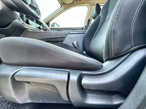 Used 2024 Nissan Rogue S FWD image 12