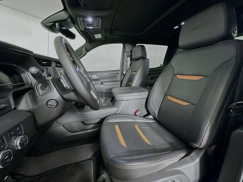 Used 2023 GMC Sierra 1500 AT4 w/ AT4 Premium Package AWD/4WD image 12