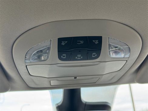 Used 2024 Chrysler Pacifica Touring-L image 18
