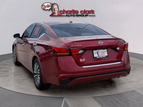 Certified 2023 Nissan Altima 2.5 SV FWD image 3