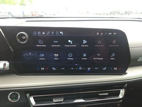 Used 2024 Chevrolet Traverse LT w/ LPO, Floor Liner Package FWD image 31