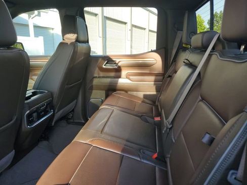 Used 2024 GMC Sierra 1500 Denali w/ Denali Reserve Package AWD/4WD image 11
