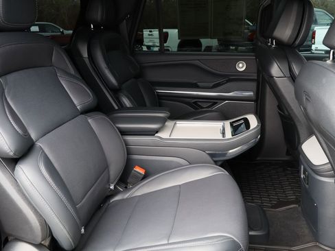 Used 2025 Lincoln Navigator L Reserve w/ Jet Appearance Package image 35