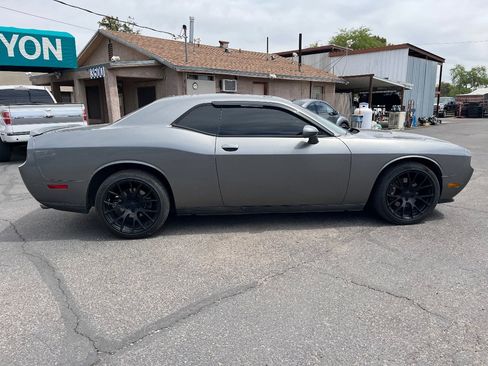 Used 2012 Dodge Challenger R/T image 2