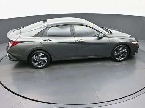 Used 2025 Hyundai Elantra Sport image 39