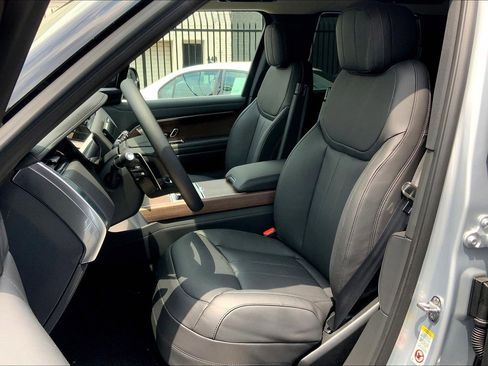 New 2025 Land Rover Range Rover SE image 6