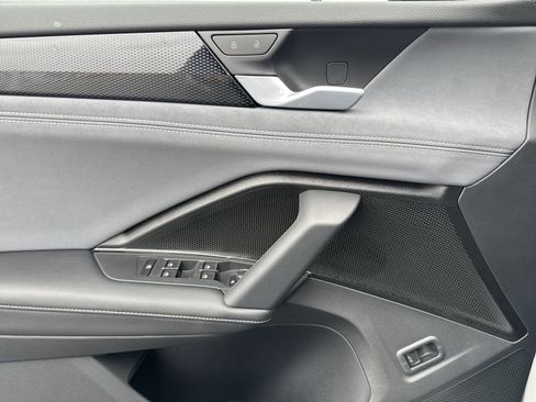 New 2026 Volkswagen Tiguan SE R-Line AWD/4WD image 14