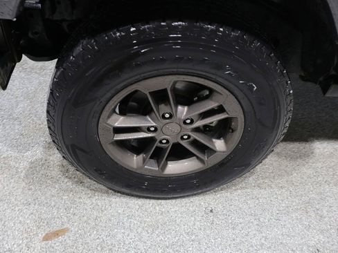 Used 2016 Jeep Wrangler Unlimited Sahara AWD/4WD image 10