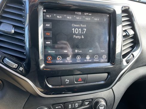 Used 2019 Jeep Cherokee Limited image 20