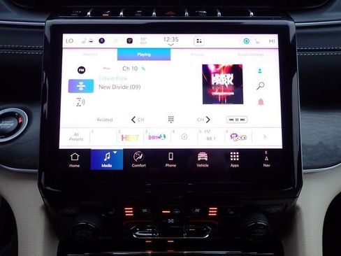 New 2025 Jeep Grand Cherokee Limited w/ Luxury Tech Group II image 21