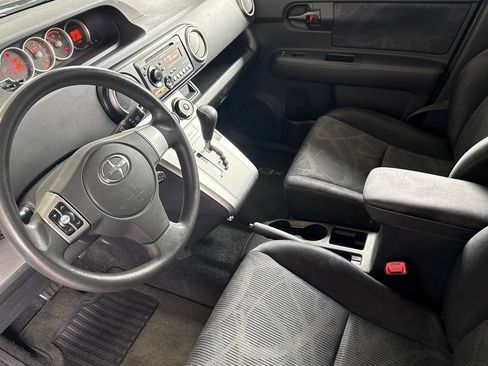 Used 2012 Scion xB FWD image 10
