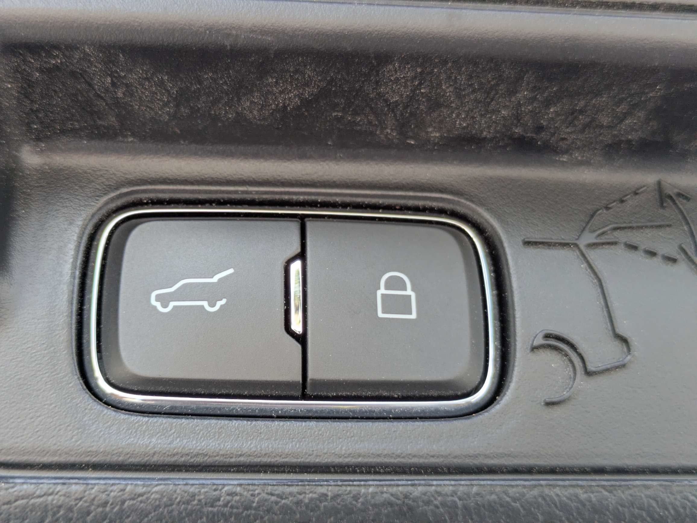 Used 2021 Ford Explorer XLT w/ Equipment Group 202A RWD image 8