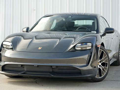 Used 2024 Porsche Taycan image 3