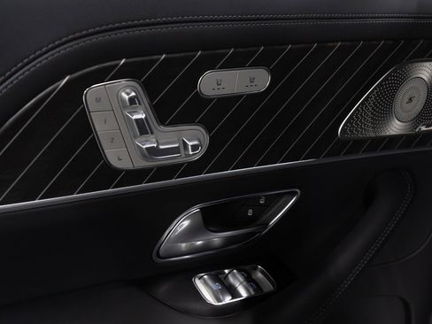 Used 2025 Mercedes-Benz Maybach GLS 600 4MATIC image 68