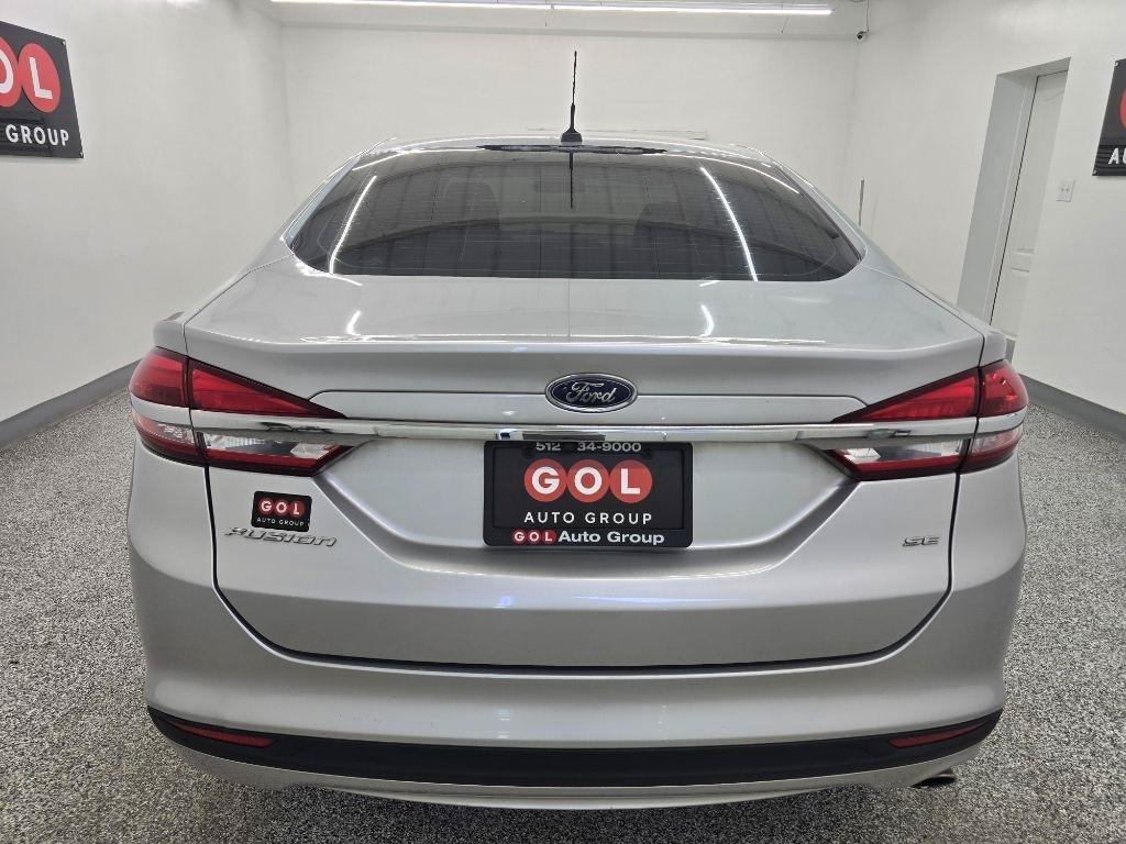 Used 2018 Ford Fusion SE FWD image 5
