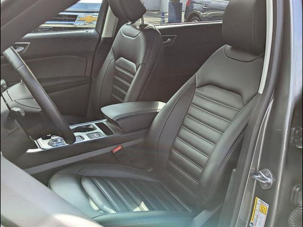 Used 2022 Ford Edge SEL w/ Convenience Package AWD/4WD image 3