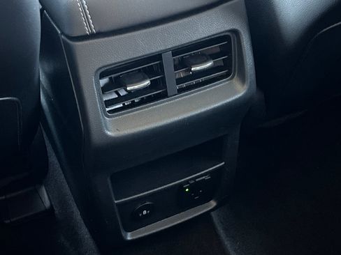 Used 2024 Ford Edge Titanium image 15