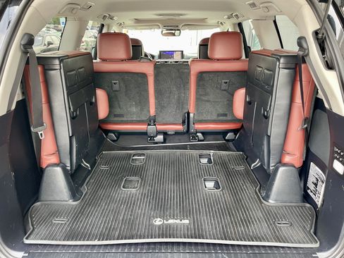 Used 2019 Lexus LX 570 4WD w/ Luxury Package image 40