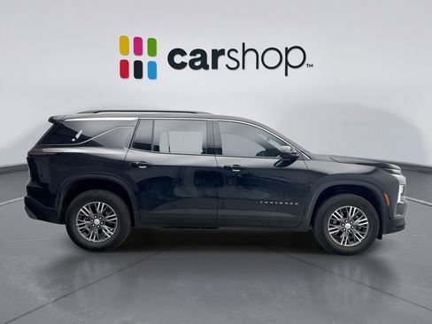 Used 2025 Chevrolet Traverse LT w/ Driver Confidence Package image 6
